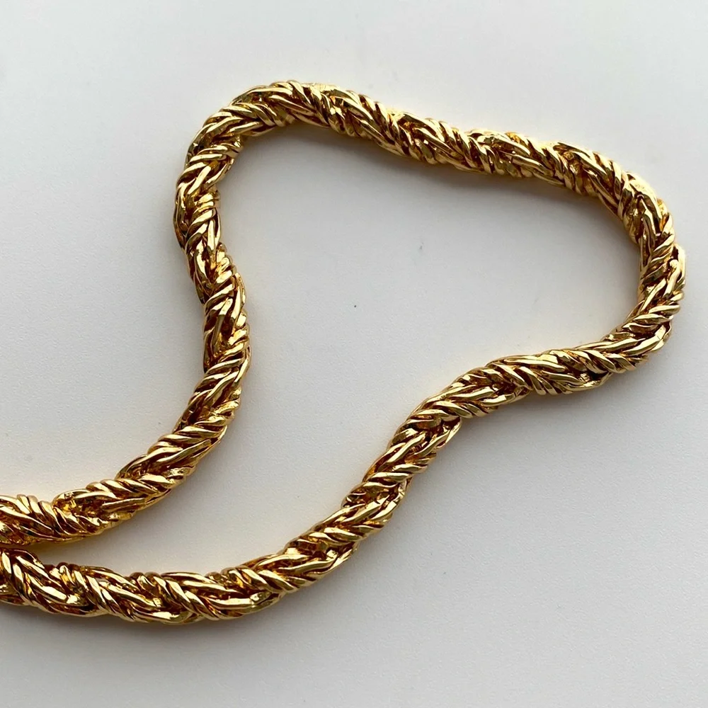 Banana Republic Gold-Tone Twisted Chain Necklace 17”